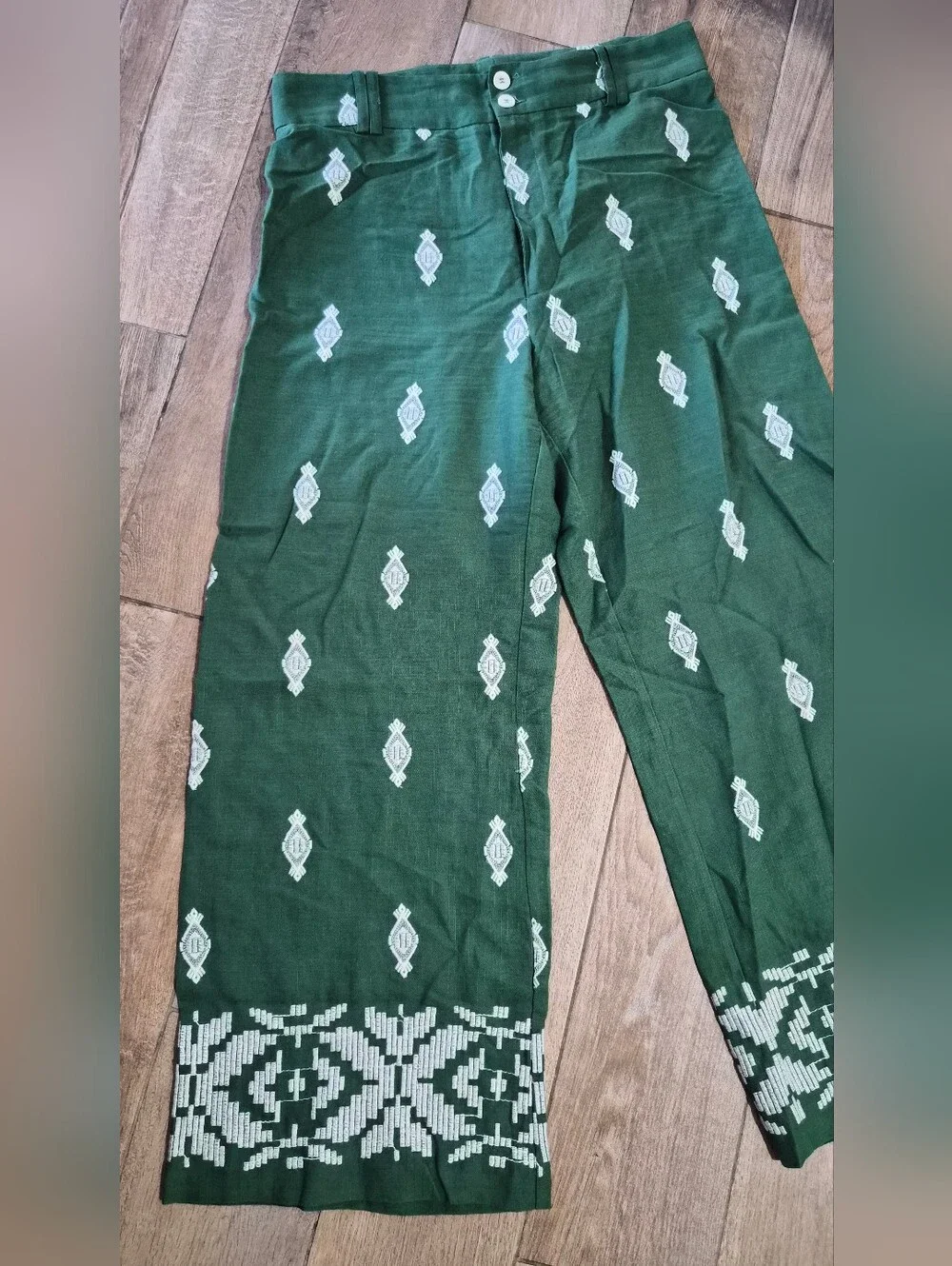 Zara Linen Blend Green With White Embroidered Cropped Pants Size Medium